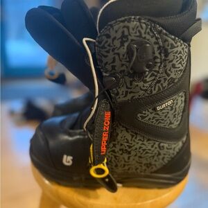 Burton Kids Boots with Black and Patterned Gray
